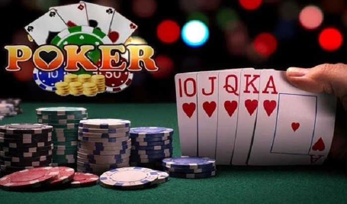 (Bài Poker là thể loại được nhiều người yêu thích)